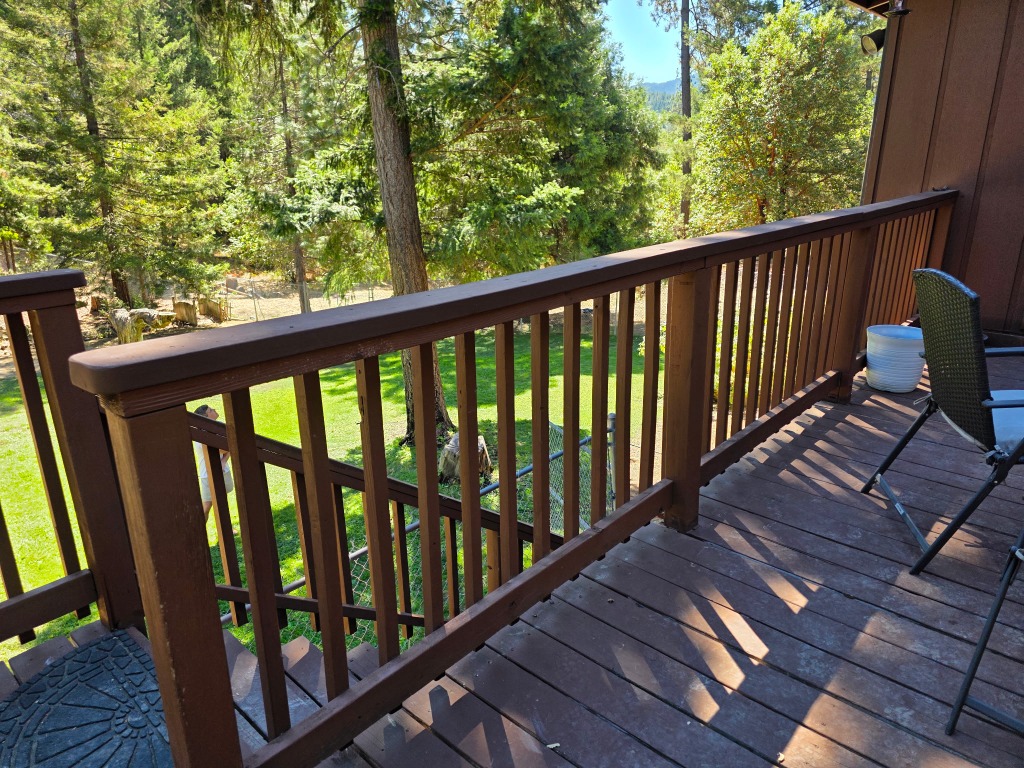 Custom Wood Deck Railing & Stairs