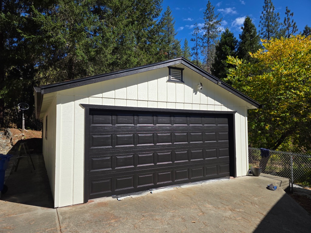 Detached Garage Siding Painting and Trim